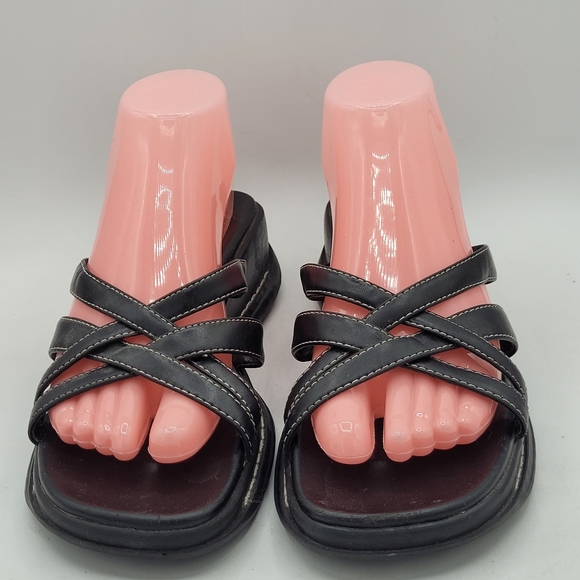 Curfew black leather 2.25" wedge slide sandals W/ criss-cross straps Size 7.5 - Picture 9 of 16